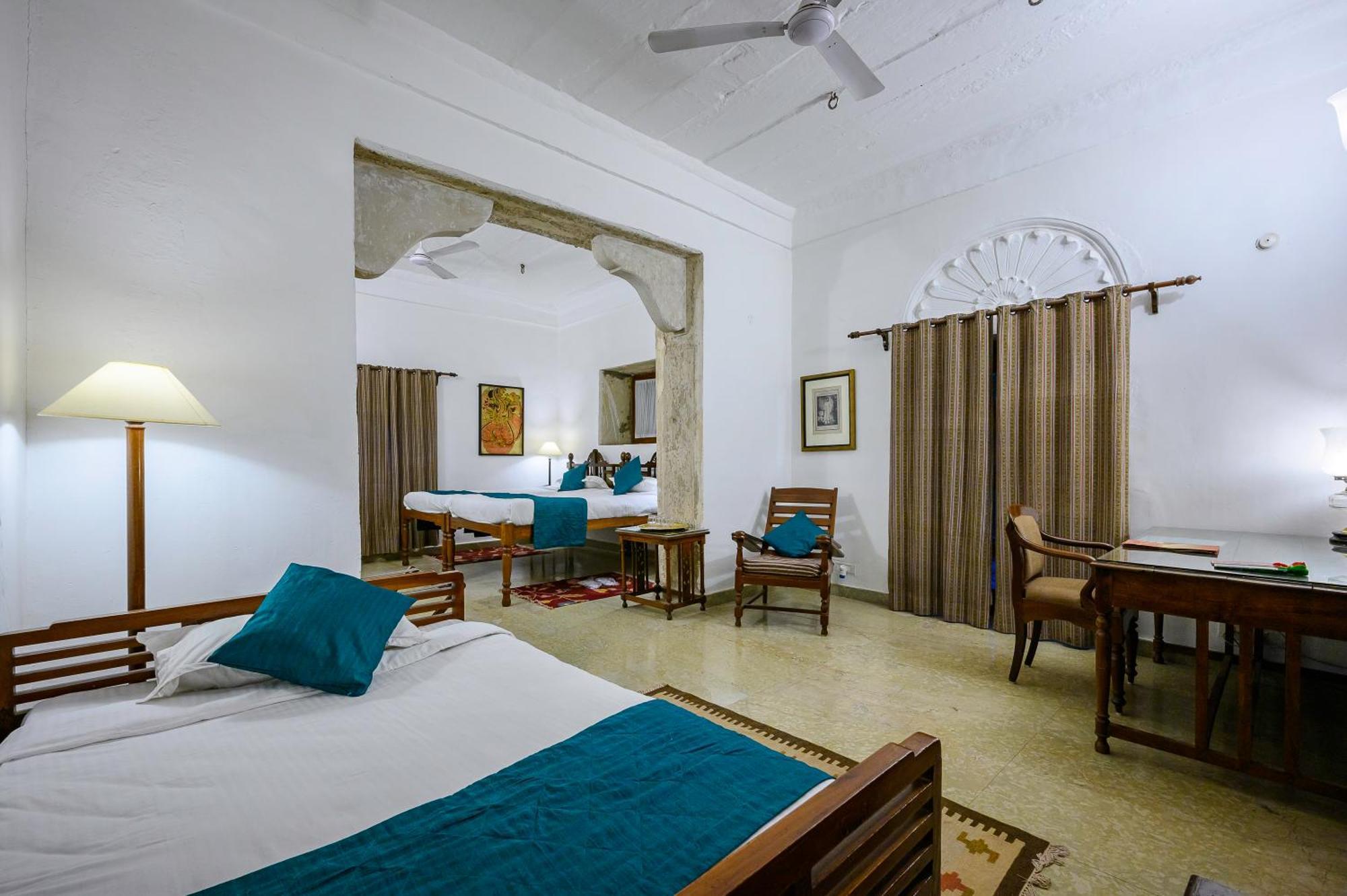 Отель Neemrana'S - Deo Bagh Гвалиор Экстерьер фото