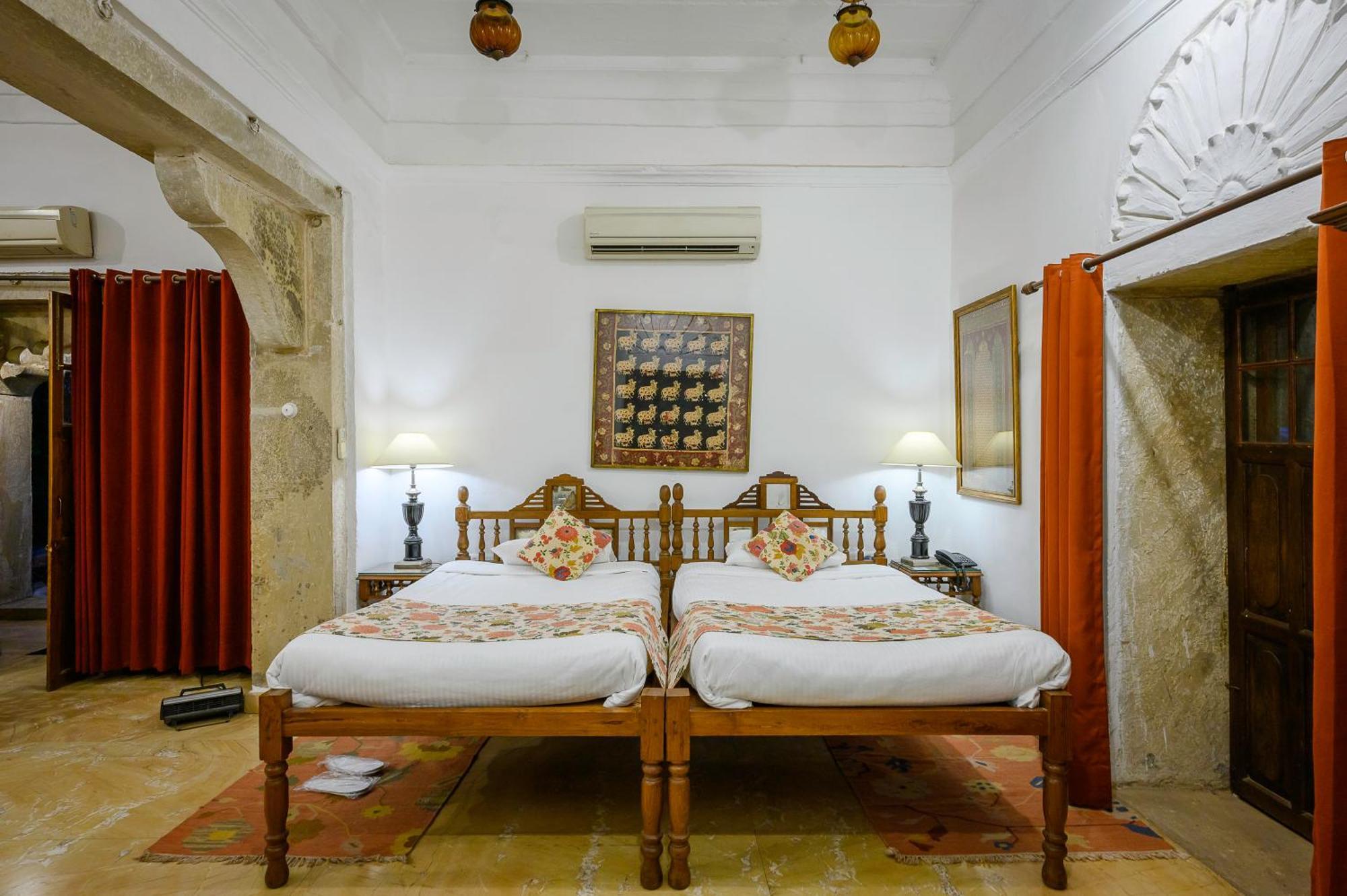 Отель Neemrana'S - Deo Bagh Гвалиор Экстерьер фото