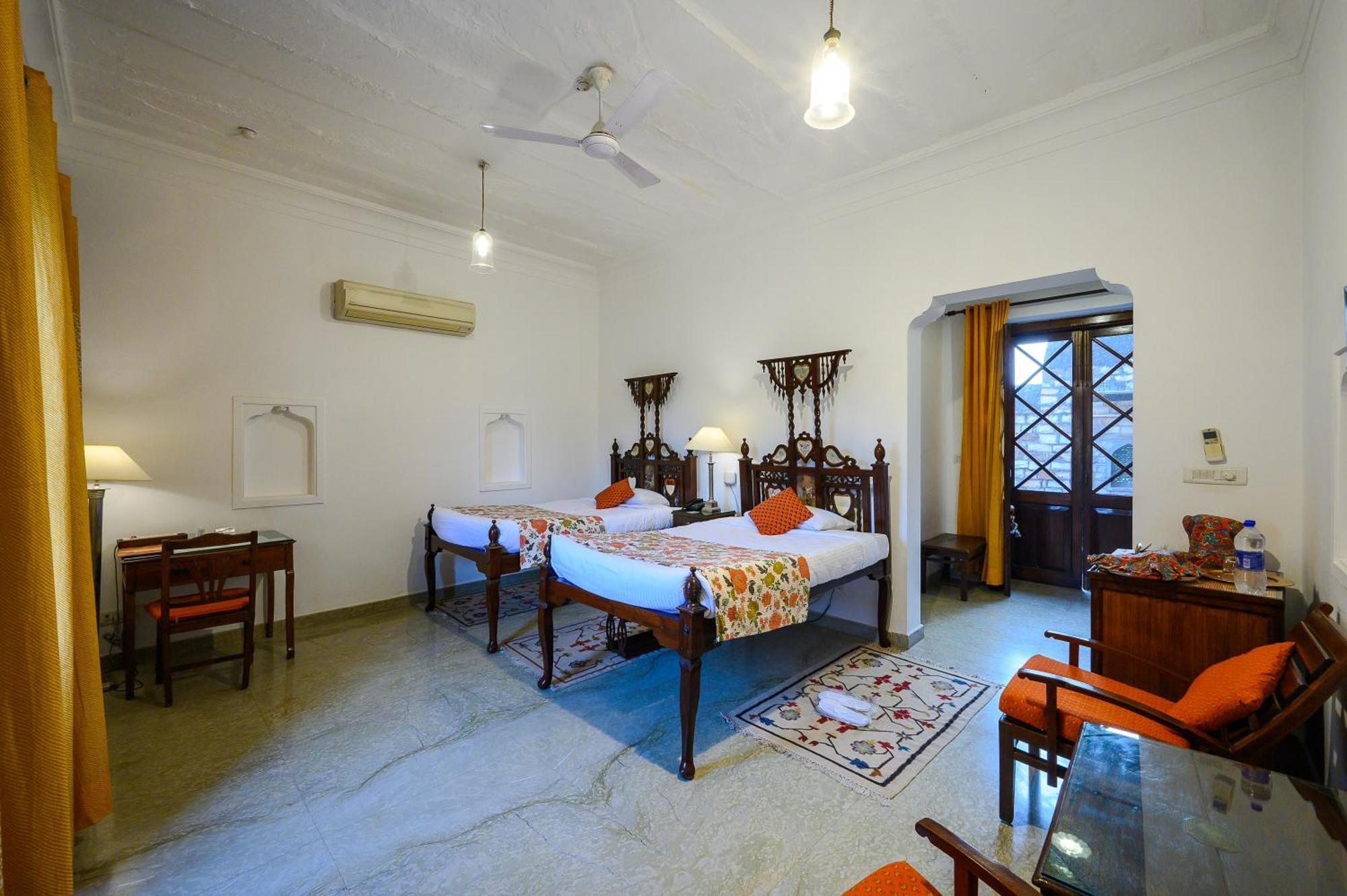 Отель Neemrana'S - Deo Bagh Гвалиор Экстерьер фото