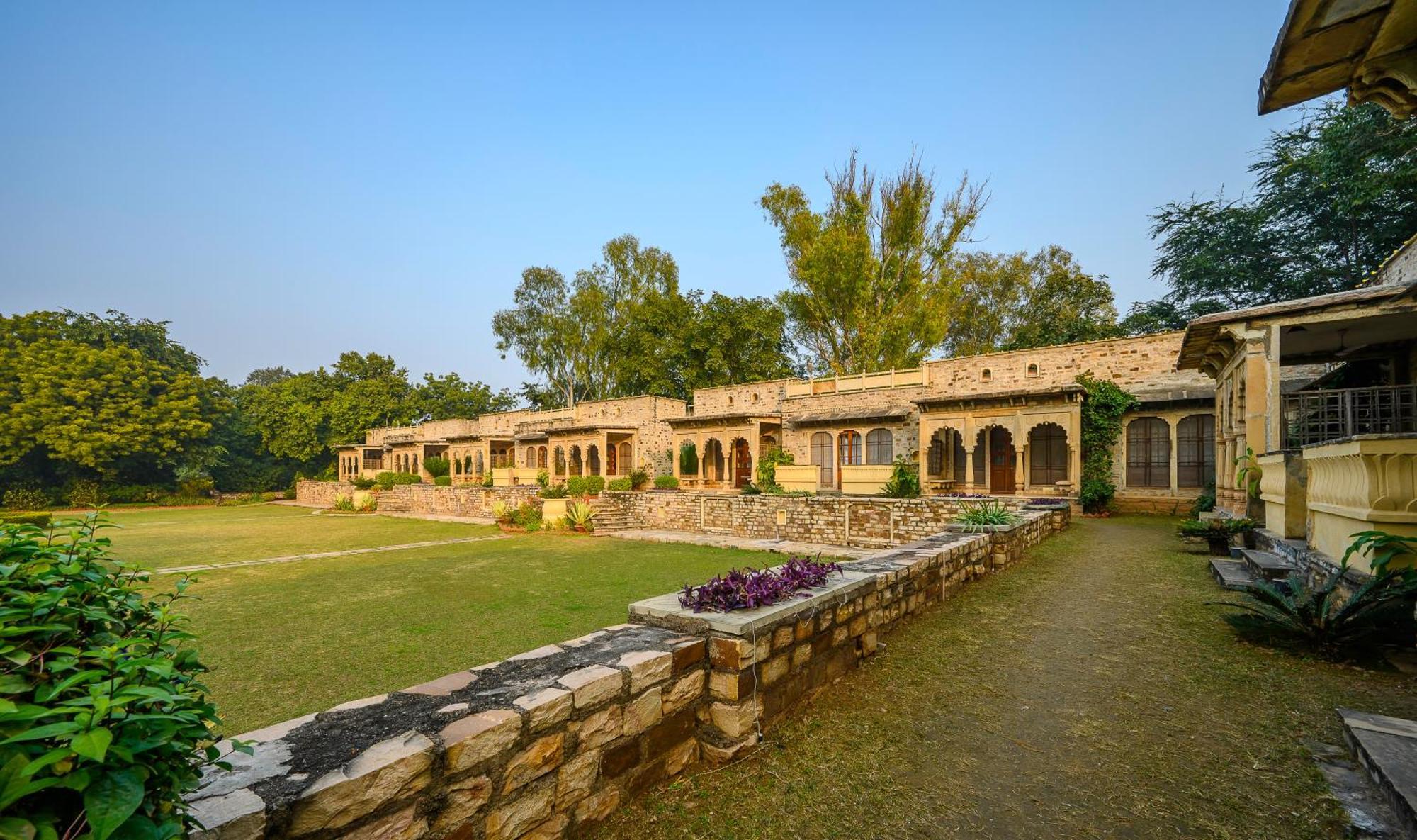 Отель Neemrana'S - Deo Bagh Гвалиор Экстерьер фото
