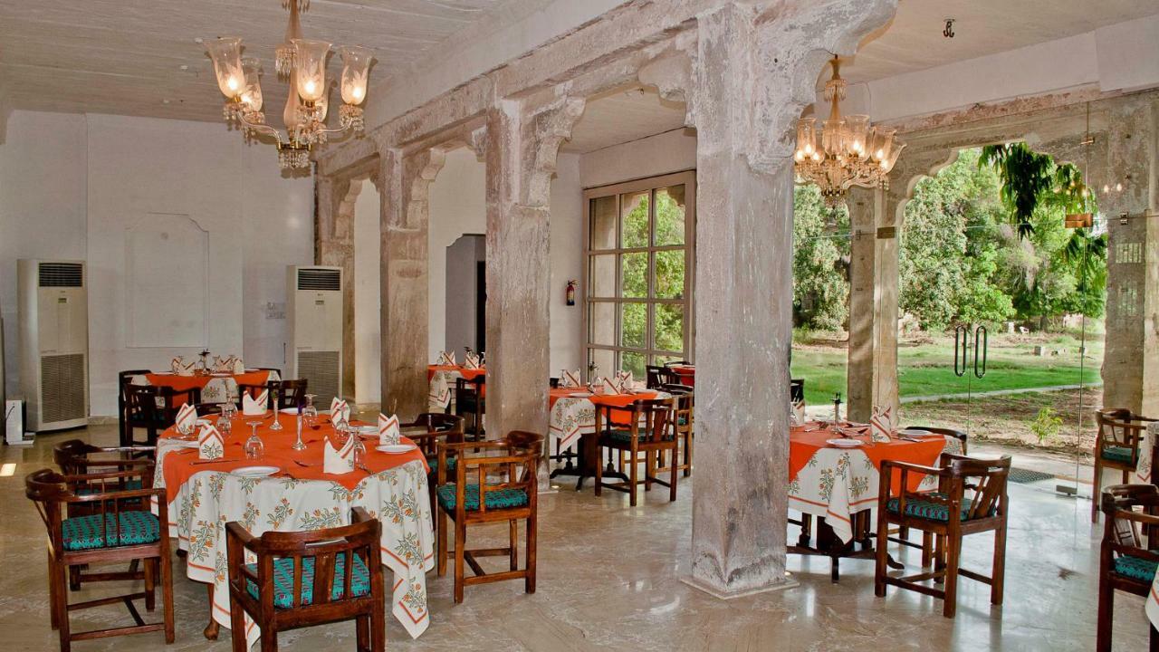 Отель Neemrana'S - Deo Bagh Гвалиор Экстерьер фото